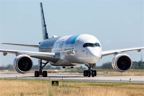 Modern Widebodies: The Differences Between The Airbus A350.